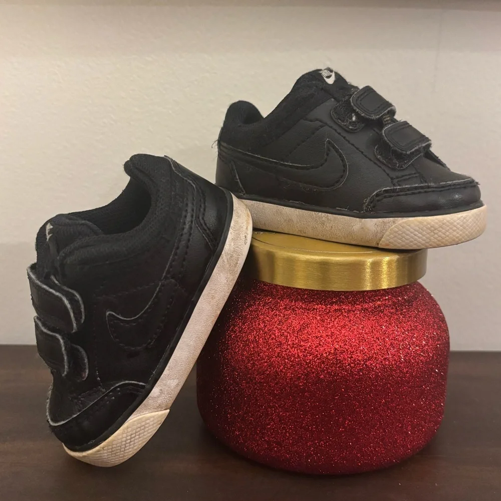 NIKE | Kids/Toddler Black Sneakers Size 4C